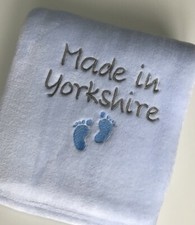 NIEDLICHE BLAUE BESTICKTE