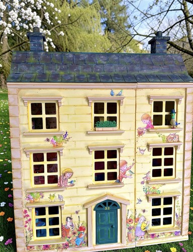 Puppenhaus aus holz - puppenhaus,