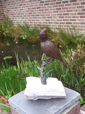 Bronzeskulptur Vogel auf einem