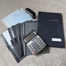 A4 Unterschriftenmappe, Bürotacker, Rechner 12-Stell., Notizbuch Neu, Folien etc