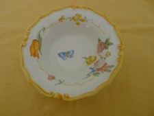 Schale von Tiffany, mit Blüten und Schmetterling