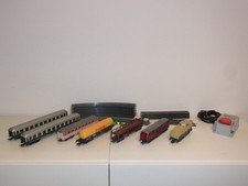 LIMA komplette Modelleisenbahn, Konvolut, 2 Loks, 5 Waggons, Trafo, 24 Schienen