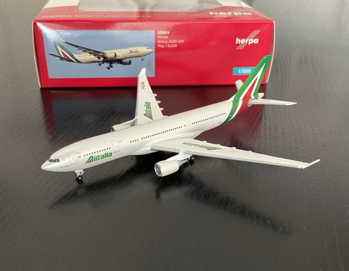 Alitalia a330 200 herpa 500 - alitalia, a330-200