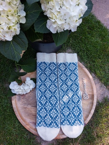 Handgestrickte socken mit - handgestrickte,
