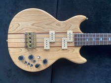 Oakland XB200 4-String E-Bass