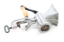 alter Fleischwolf aus Omas