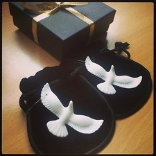 Zwei Schildkrötentauben - Knochenporzellan und hergestellt in UK 