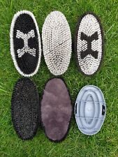 Haas Bürstenset Dark Bay/Black Horses, 6 Bürsten inkl. kostenlosem Currykamm/Tasche