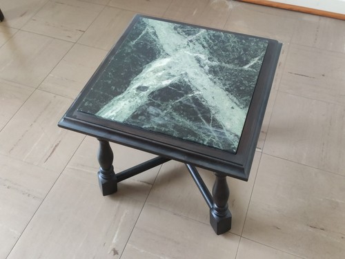 Blumenhocker mit marmorplatte - blumenhocker,