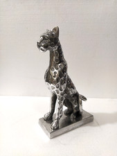 Großer Leopard auf Sockel