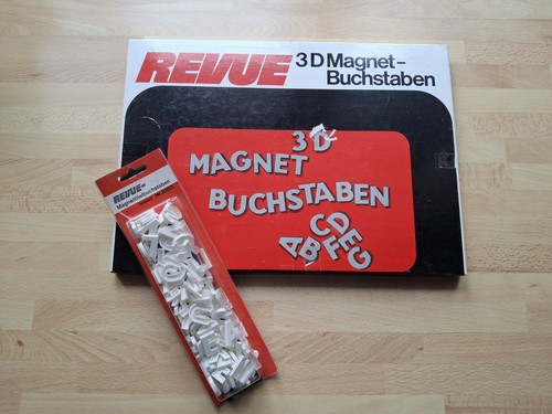Revue magnet buchstaben rot - buchstaben, 3d