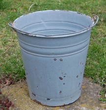 alter schäbiger 10l Eimer
