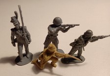 4 x Kunststoff Figuren