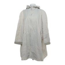 Milo Coats, Regenmantel