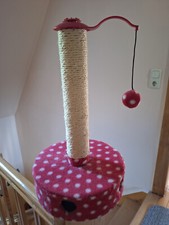 Katzenkratzbaum und Kratzmatte 