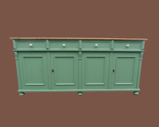 Anrichte im Landhaus, antik