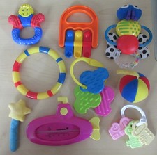 8 Babyspielzeuge + 1 Wasserthermometer in U-Boot-Form ~ bunt