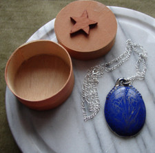 RIEBER MITTERTEICH BAVARIA  PORZELLAN  MEDAILLE ANHÄNGER  NARZISSE SILBER KETTE