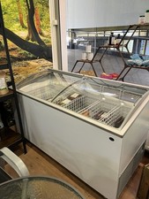 Gefriertruhe mit Glasdeckel