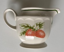 Churchill  England: Porzellan Milchkännchen " Victorian Ochard"