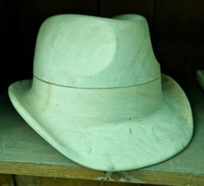 Hutform aus Holz für Größe 58