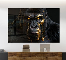 Wütender Gorilla mit Gold