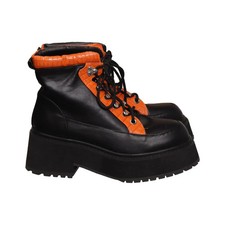 Shellys, Schnürstiefel