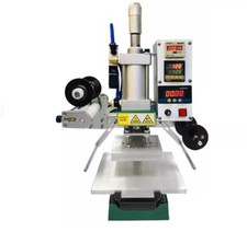 Heißfolienprägemaschine mit