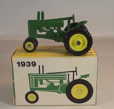 Ertl 1/64 Nr.564 Traktor John Deere Model A 1939 Farm Trecker Schlepper OVP #576