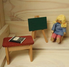 Puppenstube Puppe Schultafel