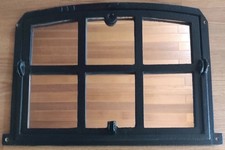 Gusseisen Fenster mit Spiegel