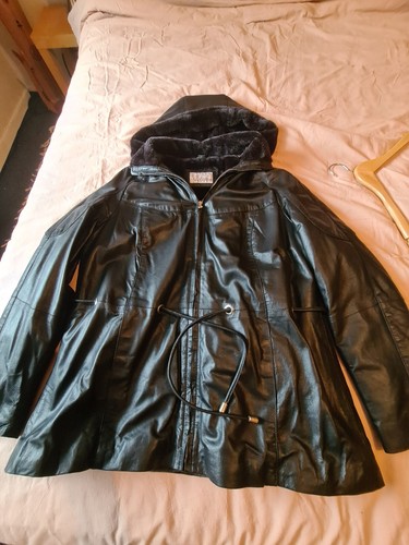 Lederjacke mit kapuze - kapuze, innen