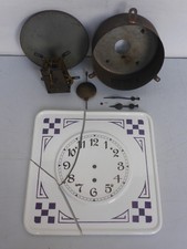alte defekte Wanduhr