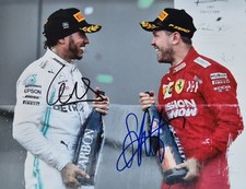 Lewis Hamilton und Sebastian Vettel, Original-Autogramme auf Foto 20/25 cm