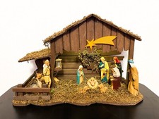 Weihnachtskrippe mit Beleuchtung und Musik