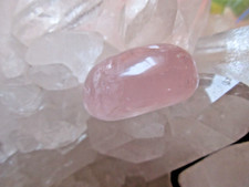 klarer Rosenquarz Handschmeichler, Größe ca. 3,5 x 2,5 cm, Gewicht ca. 30 g
