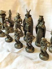 32 Hochwertige Schachfiguren Figuren aus Zinn gemarkt