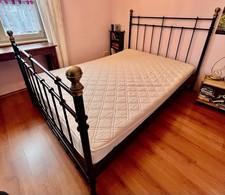 Romantisches IKEA-Metallbett