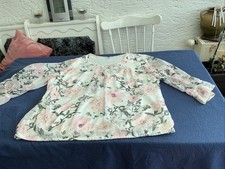 Damenbluse sehr schön Größe