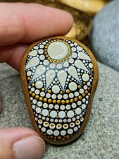Mandala Stein, creme, gold, Naturstein Bodensee, Einzelstück, handbemalt, Deko