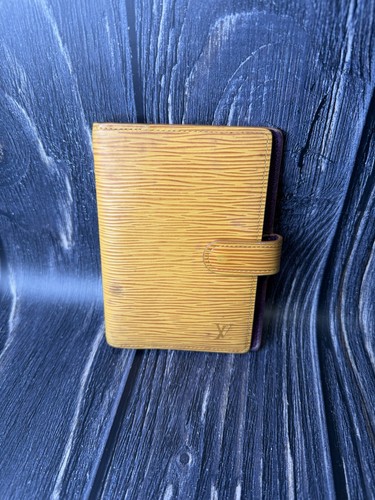 Louis vuitton agenda epi - pm,