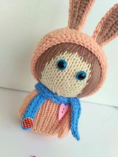Handgefertigte Strickpuppe, gehäkeltes Amigurumi Spielzeug, einzigartige Geschenkidee, Pfirsichhase