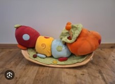 Schaukeltier Raupe aus weichem Plüsch