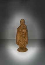 Handgeschnitzte Holzfigur, Mann mit Hut in der Hand.