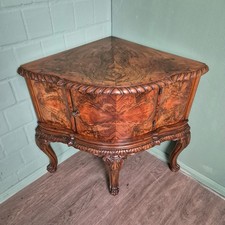 27204 Italienischer Eckschrank