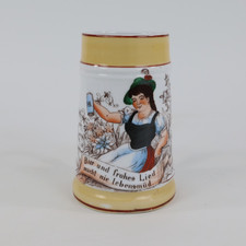 Alter Porzellan Bierkrug Frau in Tracht mit HB-Maßkrug Sinnspruch Bier und Lied