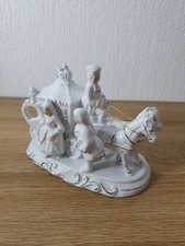 ALTE PORZELLAN KUTSCHE MIT 2