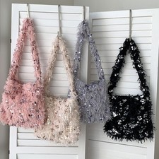 Lady Winter Glitzer Schulter