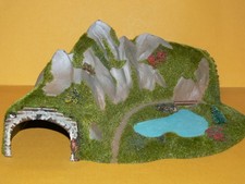 Ecktunnel - Kleiner See - bewachsen mit Gras u. Bäumen - zweigleisig - Spur N -