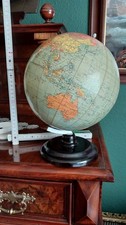 kleiner alter Globus mit Bakelit Fuß